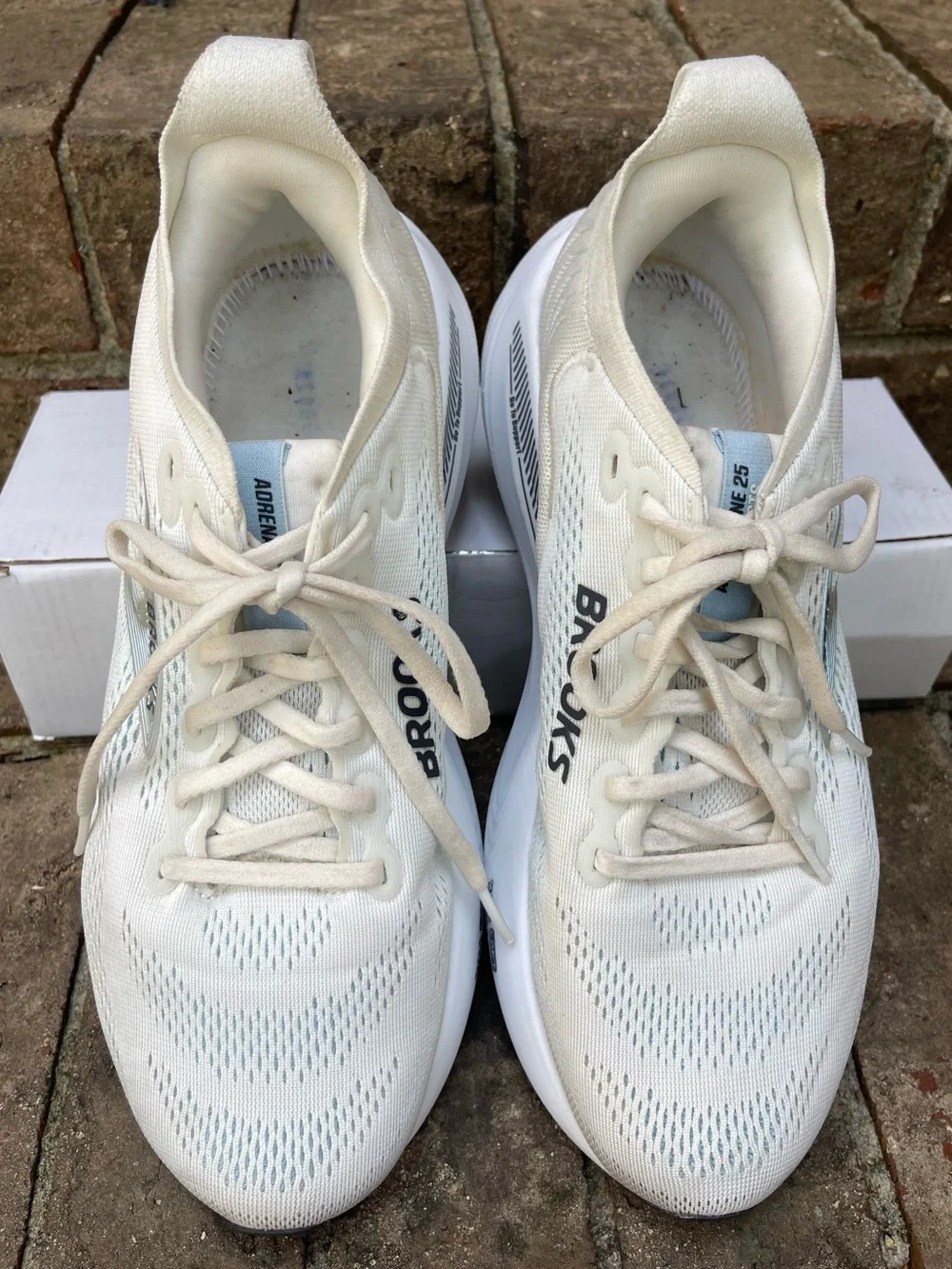 Brooks Adrenaline GTS 25 Women’s 10 White Silver Running Shoes No Insoles